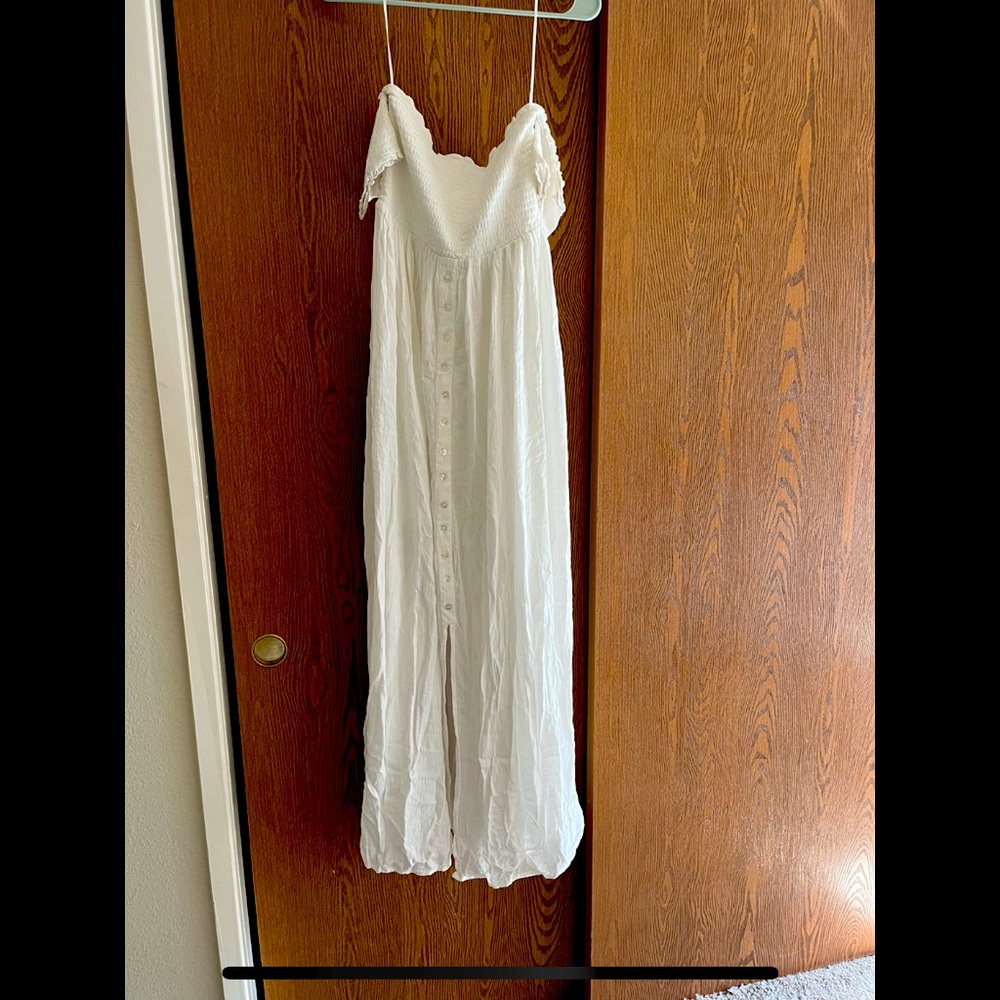 Beautiful Venus white maxi dress. New never worn no tags NWOT